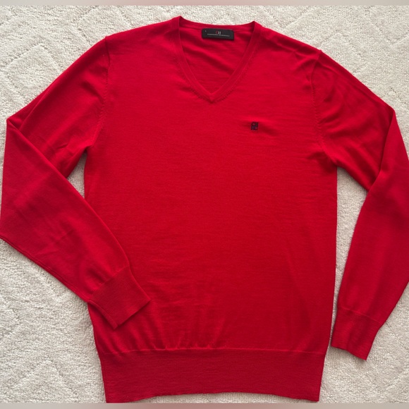 Carolina Herrera Men's V-Neck Extra Fine Merrino Wool Sweater/ Red/ S